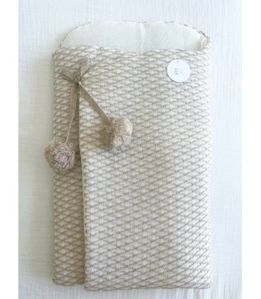 Saco para capazo bebé pompones camel