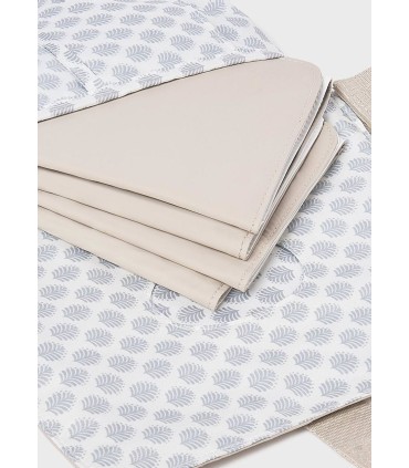 Porta documentos con pota toallitas y cambiador a juego. Impermeable camel.