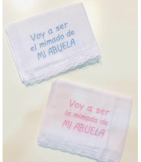 Gasas encaje de bolillo y bordada con frase Voy a ser la mimada de Mi Abuela...