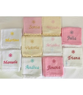 Gasas bordadas con nombre y flor
