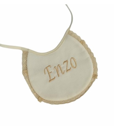 Babero pique forrado rizo detrás y bolillo.